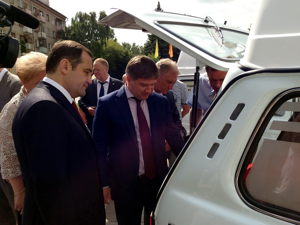 Поликлиники Балашихи получили новые санитарные автомобили