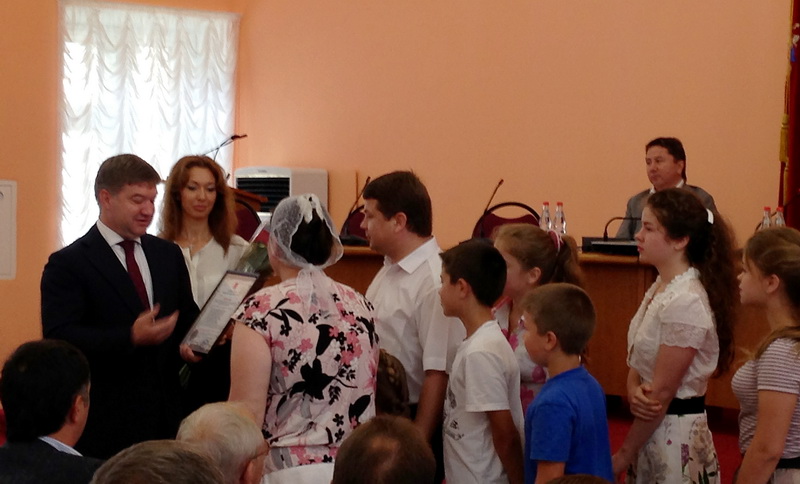 Многодетные семьи Балашихи получили сертификаты на новые квартиры
