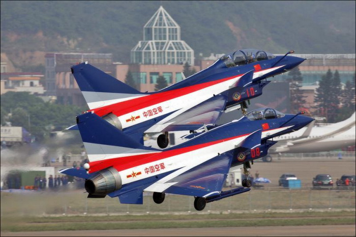 Международный авиационно-космический салон МАКС-2013 открылся в подмосковном Жуковском