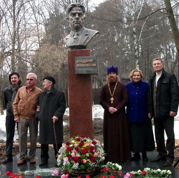 В Пушкино открыт памятник Владимиру Маяковскому